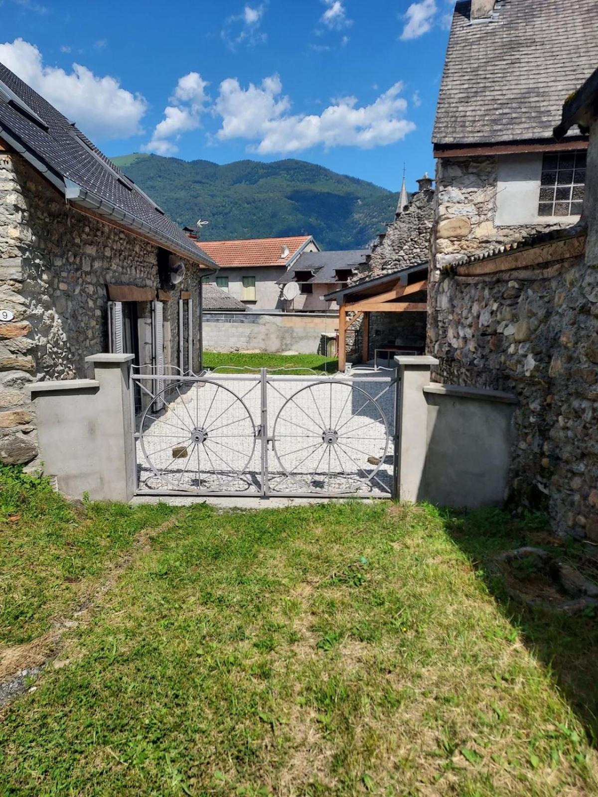Maison De Village Au Pied Des Pyrenees Marignac  المظهر الخارجي الصورة